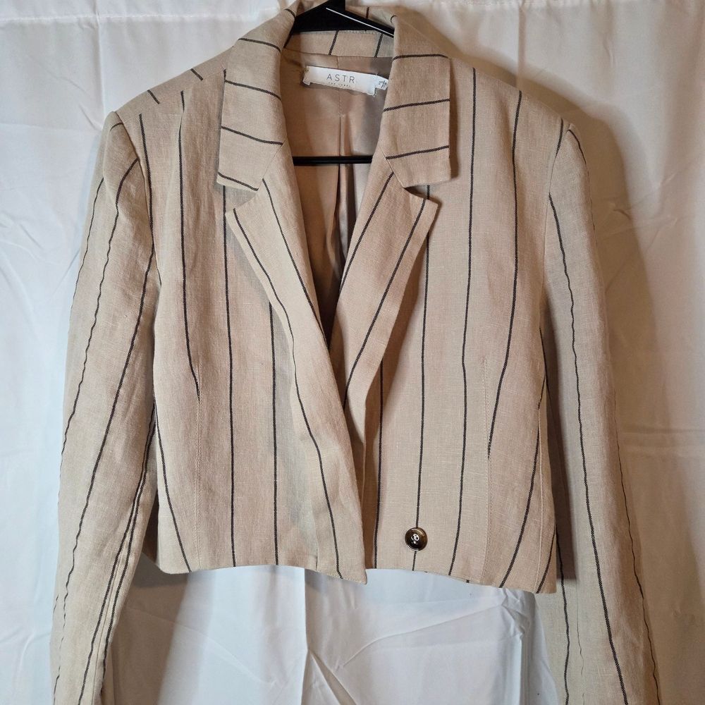 ASTR Linen Blend Cropped Blazer Womens Medium Beige Striped Lightweight Jacket - Picture 2 of 9